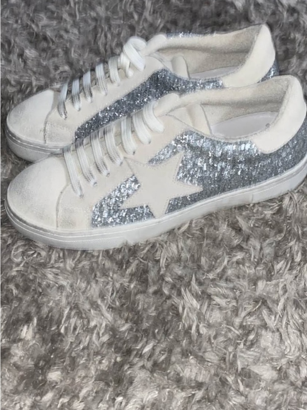 Steve Madden women’s shoes size 7.5 White Sneakers with Silver Glitter Star